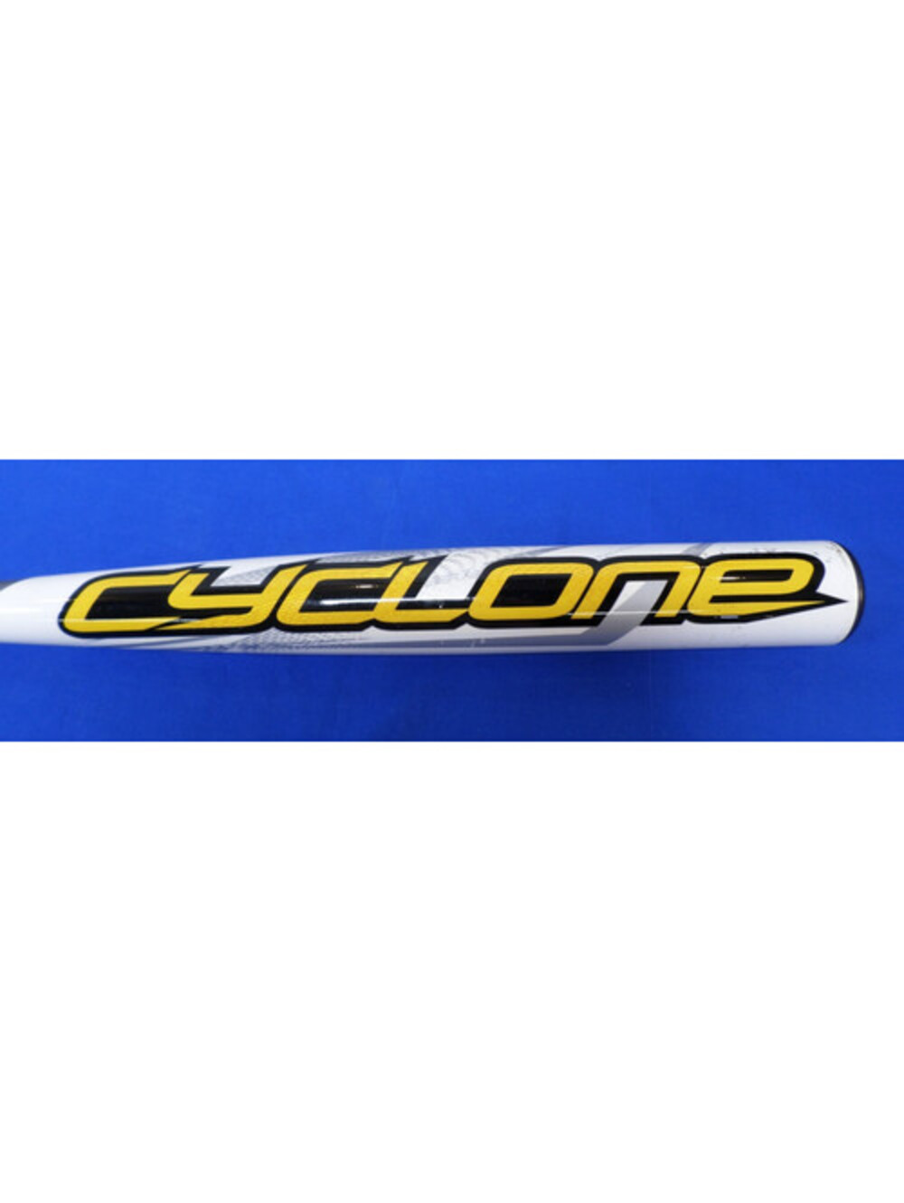 EASTON CYCLONE SK38 OFFICIAL SLOWPITCH SOFTBALL BAT 33in 26oz 2 1/4in
